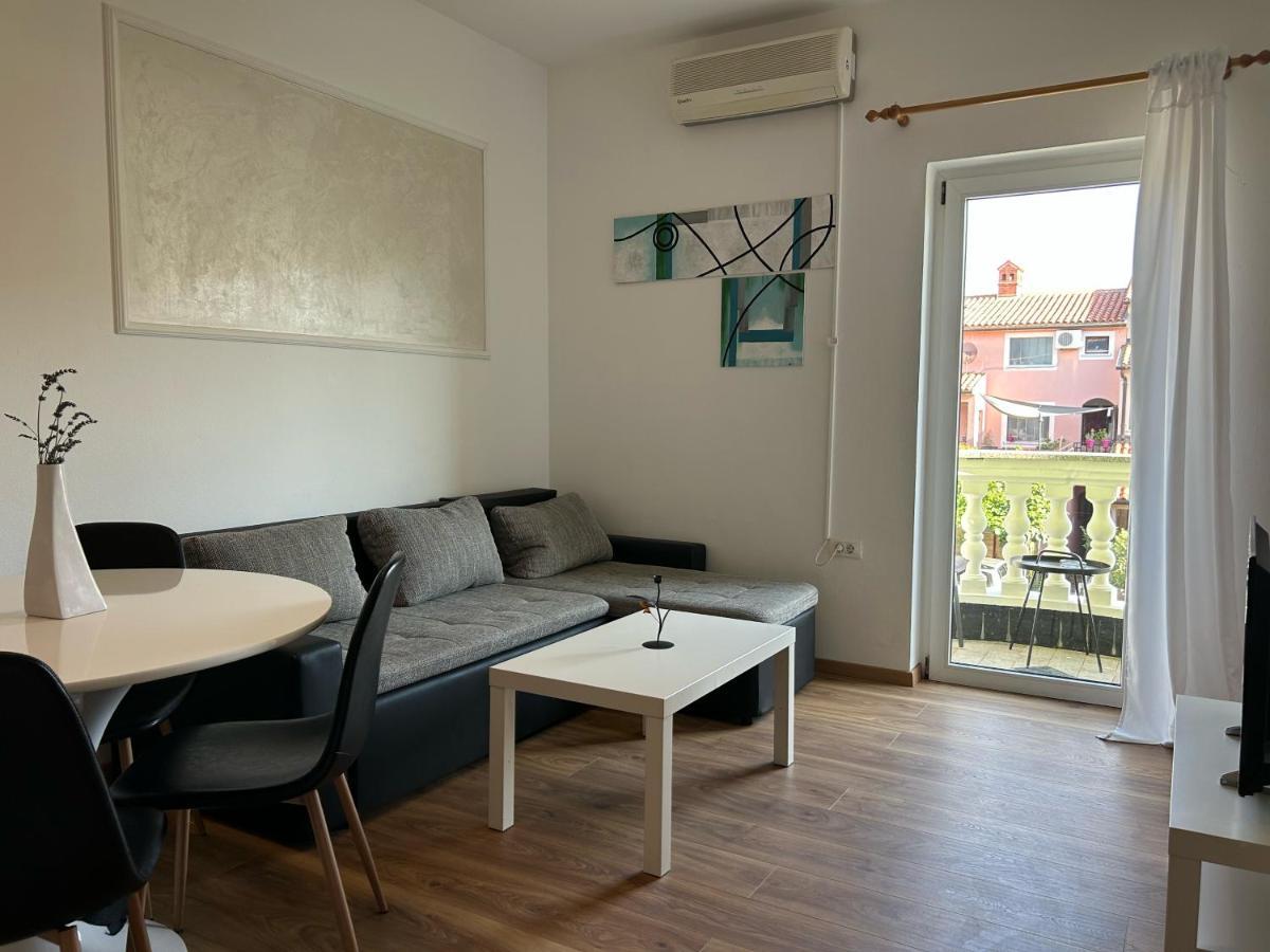 Jela Apartment With A Big Balcony Pula Exterior foto