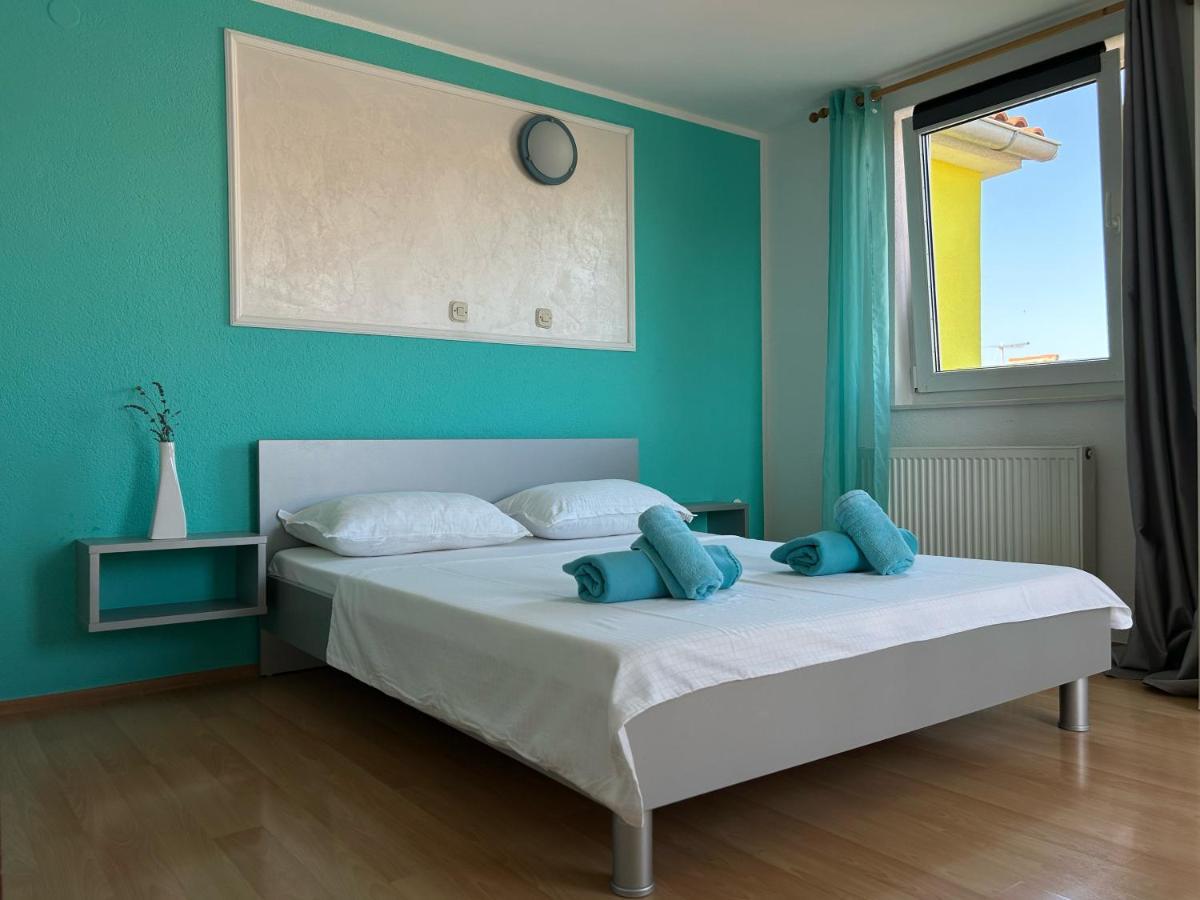 Jela Apartment With A Big Balcony Pula Exterior foto